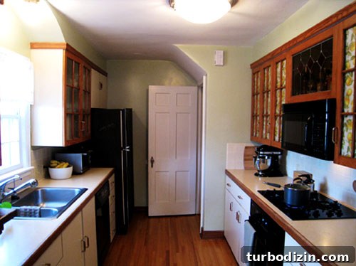 Before kitchen 2