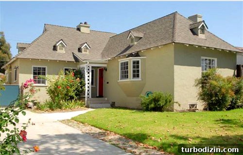 Exterior of Jaime's Los Angeles home
