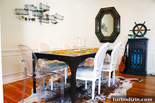Dining area with mirror