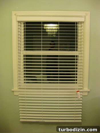 Installing White Faux Wood Blinds in the Bedroom: Step-by-Step Guide 5 img 25978 4