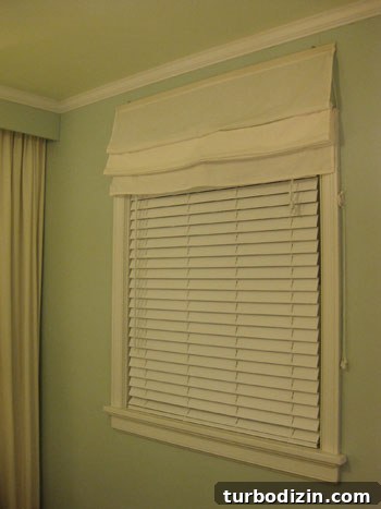 Installing White Faux Wood Blinds in the Bedroom: Step-by-Step Guide 8 img 25978 7