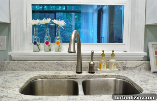 Upcycle Izze Soda Bottles into Stylish Glass Vases 2 img 28285 1