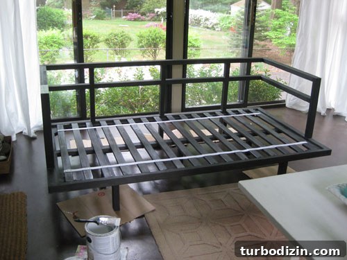 How to Prime and Paint a Daybed: Step-by-Step Guide 4 img 28536 3