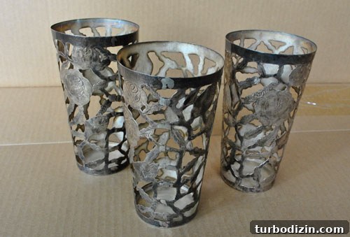 Small metal cups after spray painting