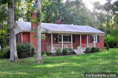 What to Know Before Getting a New Roof: Your Top Questions Answered 2 Old roof close-up