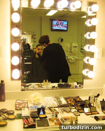 Meeting Nate Berkus: The Moment That Made Our Year 11 Getting makeup done