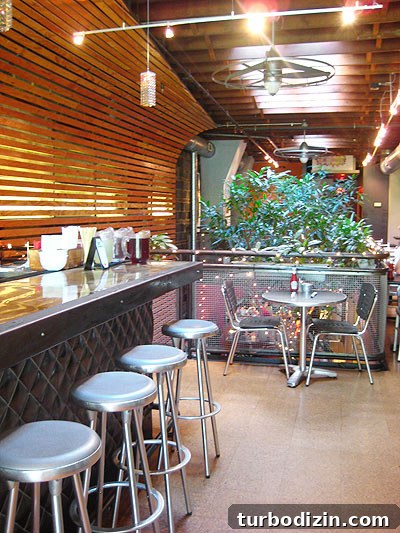 devilsalley2 Devil’s Alley interior view 1