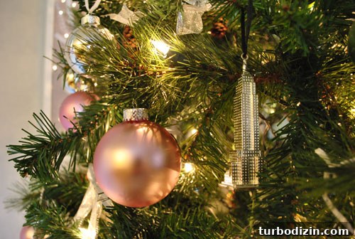 Green, Pink & Silver Christmas Tree Decorating Ideas 2 img 30907 1
