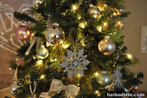 Green, Pink & Silver Christmas Tree Decorating Ideas 3 img 30907 2