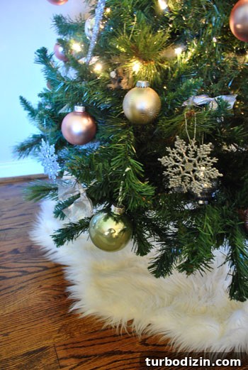 Green, Pink & Silver Christmas Tree Decorating Ideas 8 img 30907 7