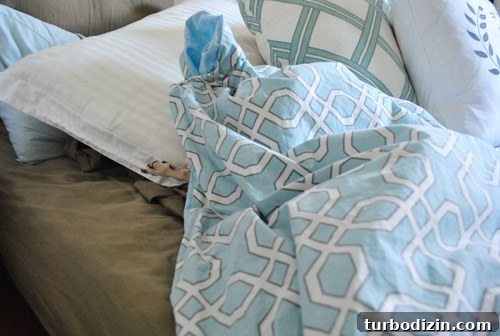 When Everything Falls Apart: How to Rebuild After Life Breakdowns 2 Made bed