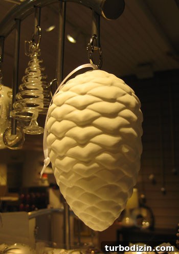 Unique Christmas Gift Ideas for Everyone This Holiday Season 13 pinecone ornament