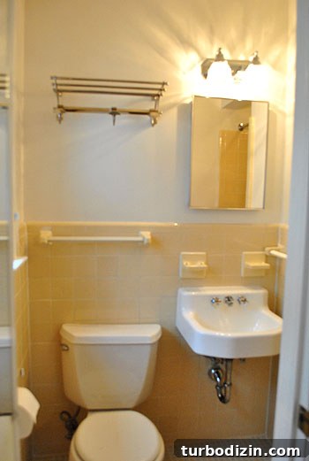 Fresh Home Makeover: Stylish Ideas for Modern Living 19 Yellow-beige bathroom