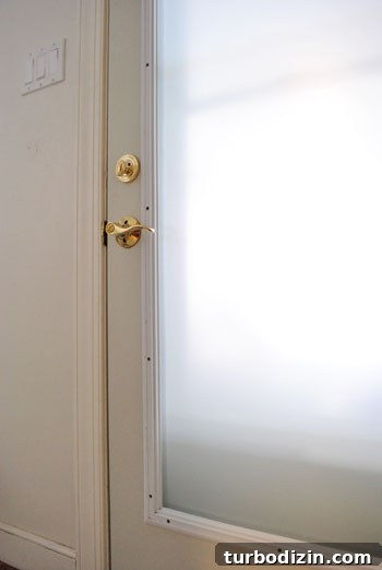Frost a Glass Door Without Bubbles: Step-by-Step Guide 10 img 31612 10