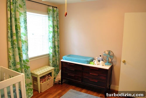 Child's bedroom with curtains