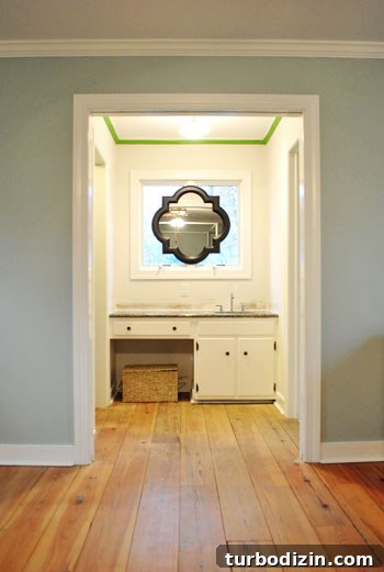 Paint Your Bedroom Light Teal: Carolina Inn Club Aqua Guide 5 Bathroom nook before painting