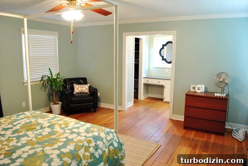 Paint Your Bedroom Light Teal: Carolina Inn Club Aqua Guide 7 Painted bedroom angle