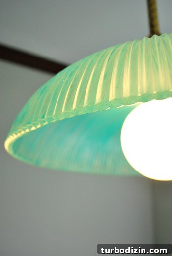 How to Paint a Glass Lampshade Turquoise: Step-by-Step Guide 9 img 32831 8