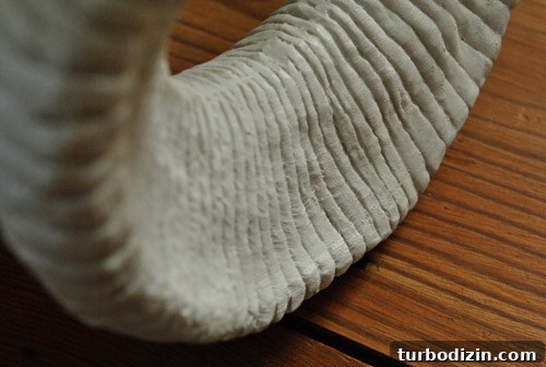 How to Choose a Ceramic Ram Wall Sculpture for Your Home 2 white resin ram head on bedroom floor