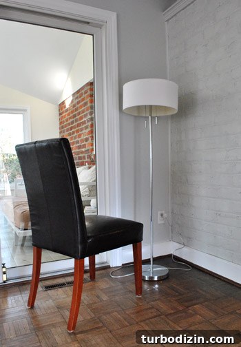 Sherry’s Lamp-Watching Chair: A Cozy Reading Nook Design 4 img 32999 3
