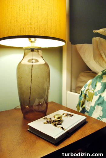 Chic Side Tables That Double as Nightstands for Small Bedrooms 7 img 33059 6