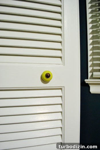 Curtain rod detail