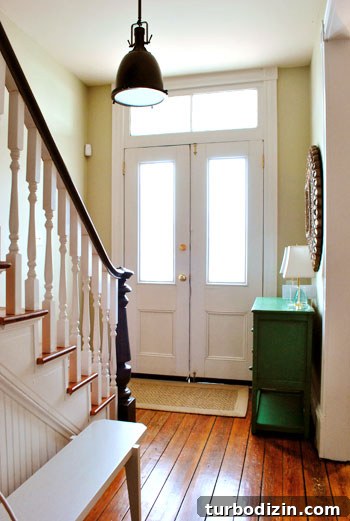 Stunning Home Tour: Charming House Now for Sale 3 img 33639 2