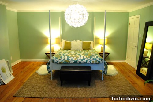 Oversized Jute Rug Ideas for Cozy Bedroom Styling 7 Bedroom with bench at foot of bed