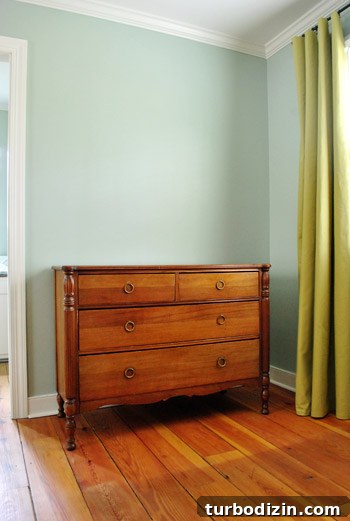 Antique Wooden Dresser: Restoration Tips, Styles & Buying Guide 4 img 34178 3