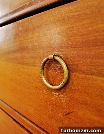 Antique Wooden Dresser: Restoration Tips, Styles & Buying Guide 8 img 34178 7
