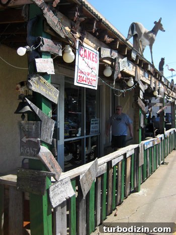 Hillbilly Hot Dogs interior