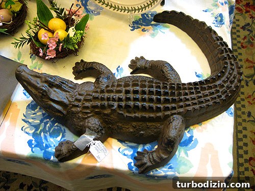 Iron alligator