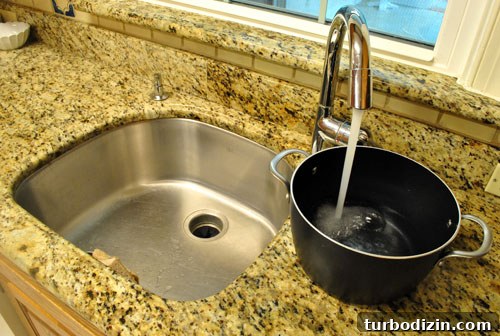 Single sink with dishes