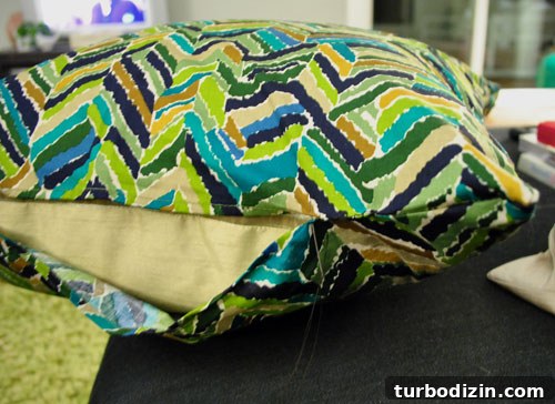 DIY Pillow From Two Cloth Napkins: Quick Sewing Project 3 img 35275 2