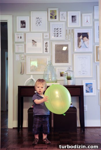 Throwing a Memorable First Birthday Party for Our Daughter 11 Kids with balloons