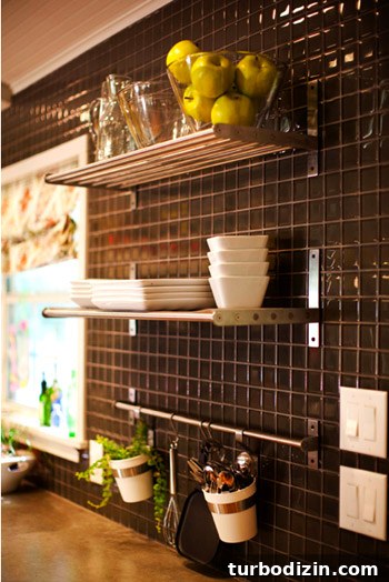 Sleek & Joyful Home Tour: Modern Design Ideas and Inspiration 4 Glass tile detail
