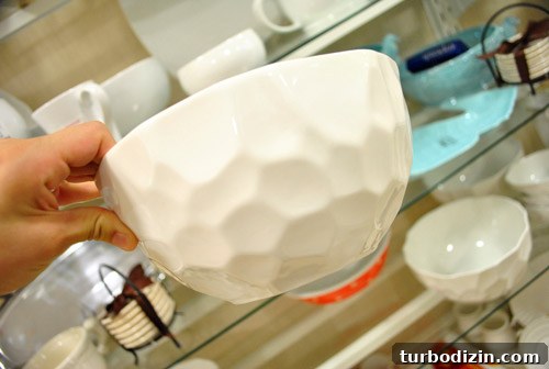 Window Shopping at HomeGoods: Top Finds and What to Know 5 img 37375 4