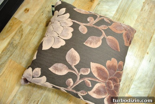 Window Shopping at HomeGoods: Top Finds and What to Know 7 img 37375 6