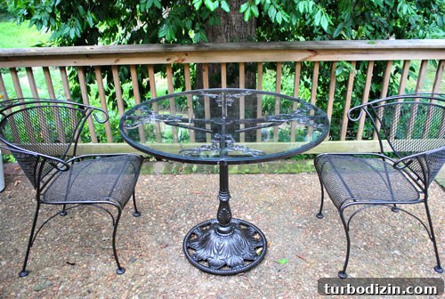 Spray Painting a Metal Outdoor Patio Set: Step-by-Step Guide 11 Patio set after painting - wide view