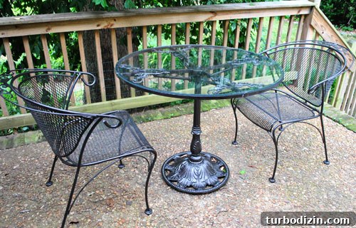 Spray Painting a Metal Outdoor Patio Set: Step-by-Step Guide 15 Patio set after painting - full view