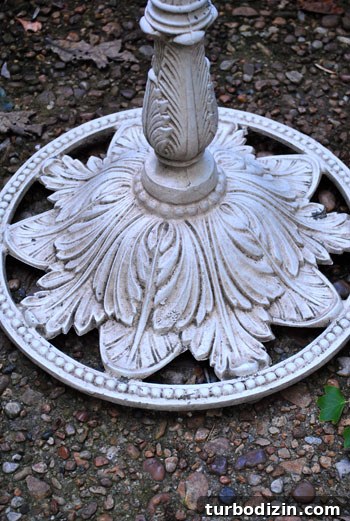 Spray Painting a Metal Outdoor Patio Set: Step-by-Step Guide 3 Close-up of dirty patio table