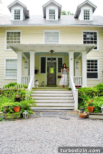 Front porch with light blue ceiling and red mailbox
