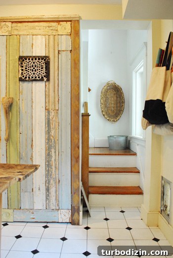 Second staircase and mounted basket