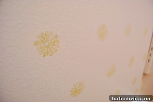 Potato Stamp a Wall for a Stenciled Look: Step-by-Step Guide 8 img 38760 7