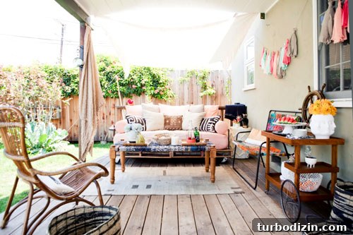Stunning Outdoor Makeover Ideas to Transform Your Yard 6 Wide view of deck