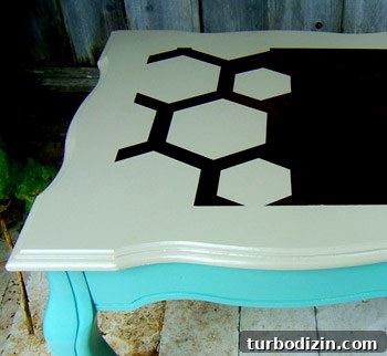 Finished table showing shape and color contrast