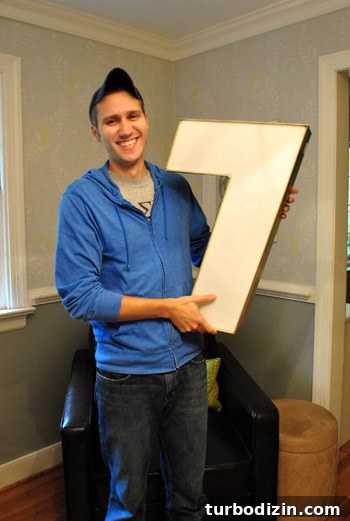 Letter L turned to resemble a seven