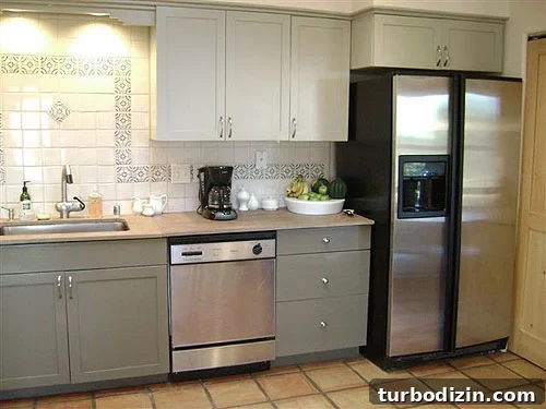 painted-kitchen-cabinet-makeover-before-and-after painted kitchen cabinet makeover