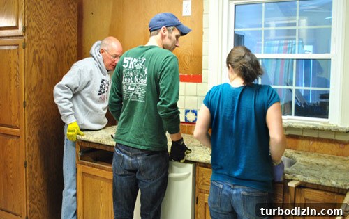 Removing a Kitchen Sink and Replacing Old Granite Countertops 9 img 42473 8