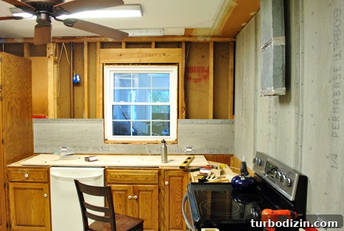 How to Install Cement Backer Board for a Full-Tile Wall 10 img 42819 9